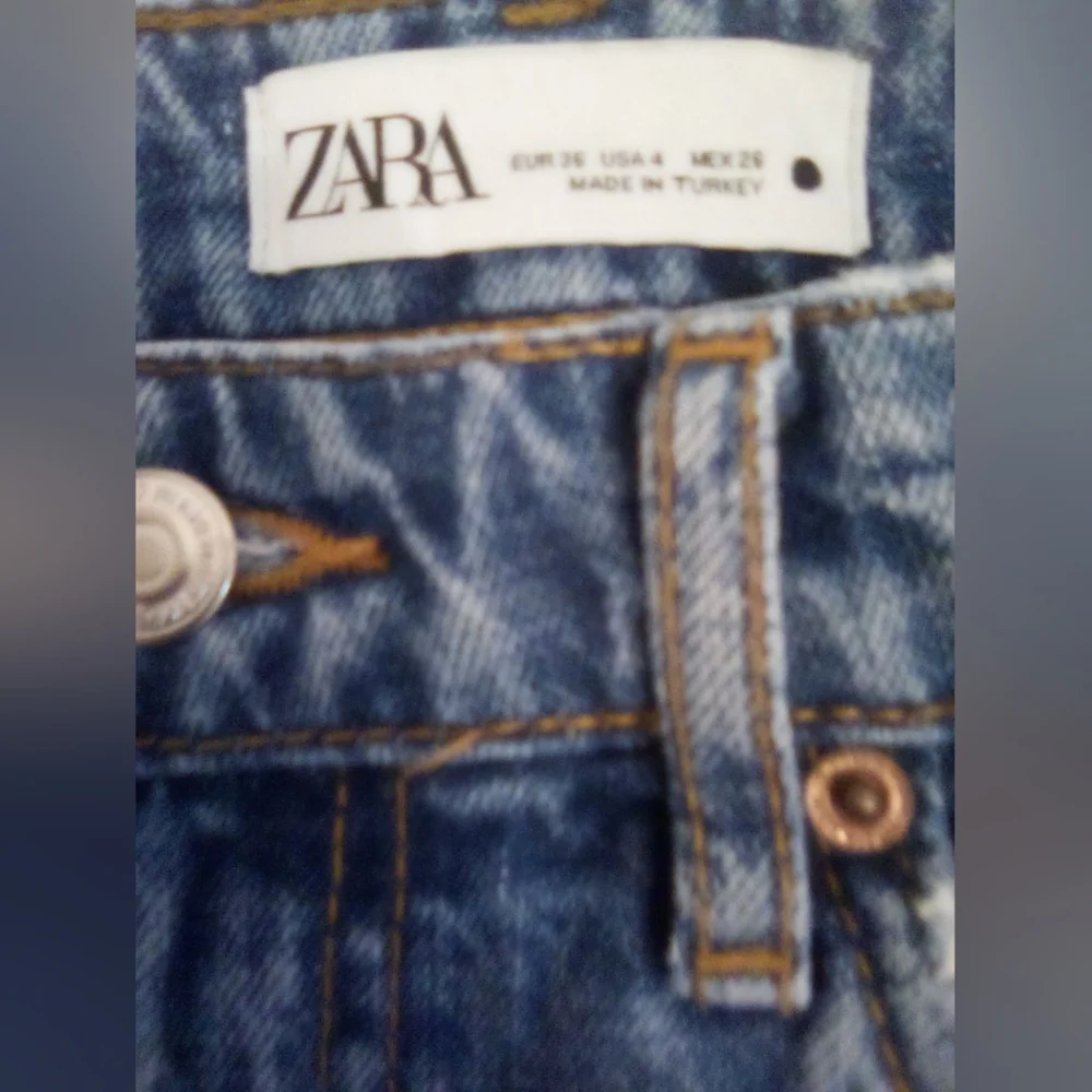 Zara The HW Short Size 4 Distressed Casual Summer Vacation